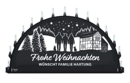 Beleuchteter Schwibbogen mit dem Sondermotiv Familie Hartung